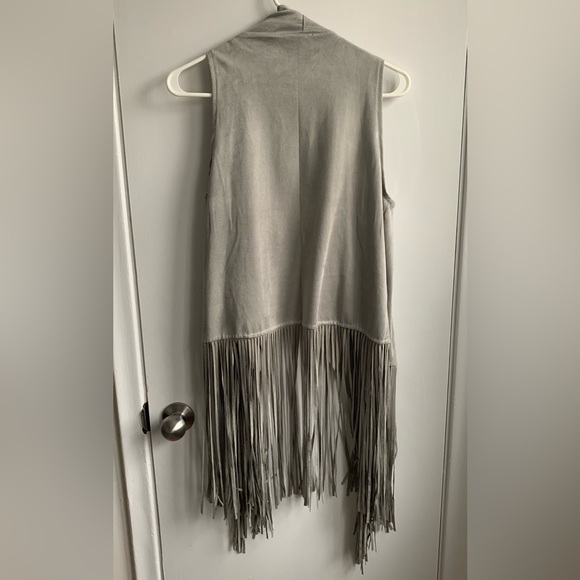 Silver faux suede fringe vest - Picture 2 of 4